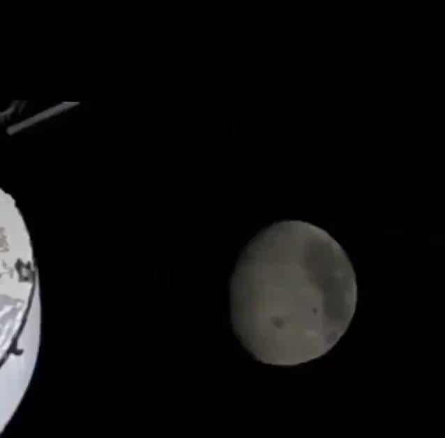 Artemis II approach to the moon, somewhat stabilized