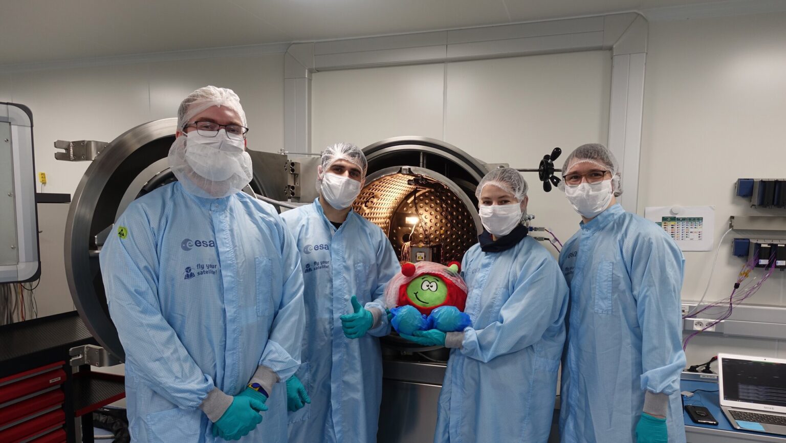 Shaking, heating and learning: TUDSaT students test their satellite for space Shaking, heating and learning: TUDSaT students test their satellite for space