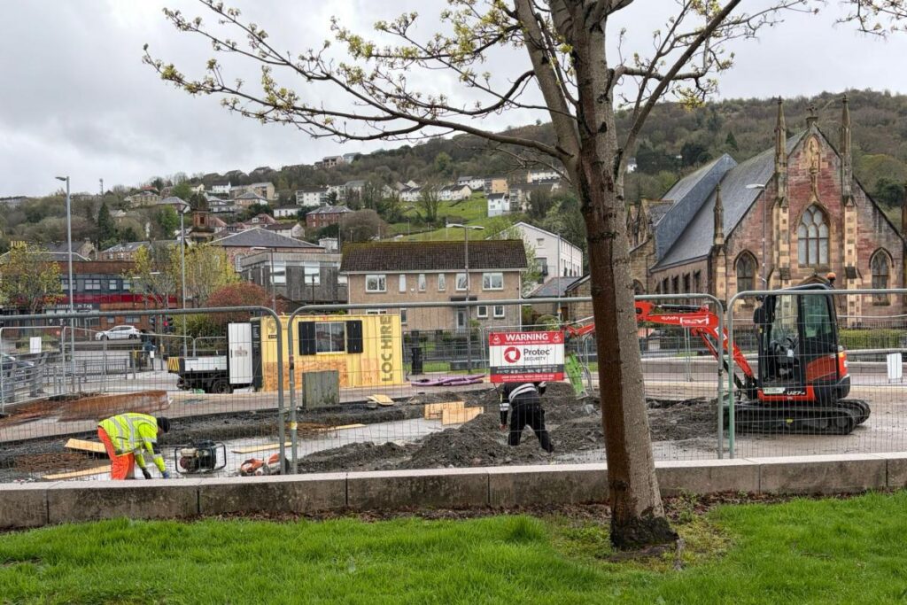 Work underway to build plinth for new Comet replica in Port Glasgow town centre
