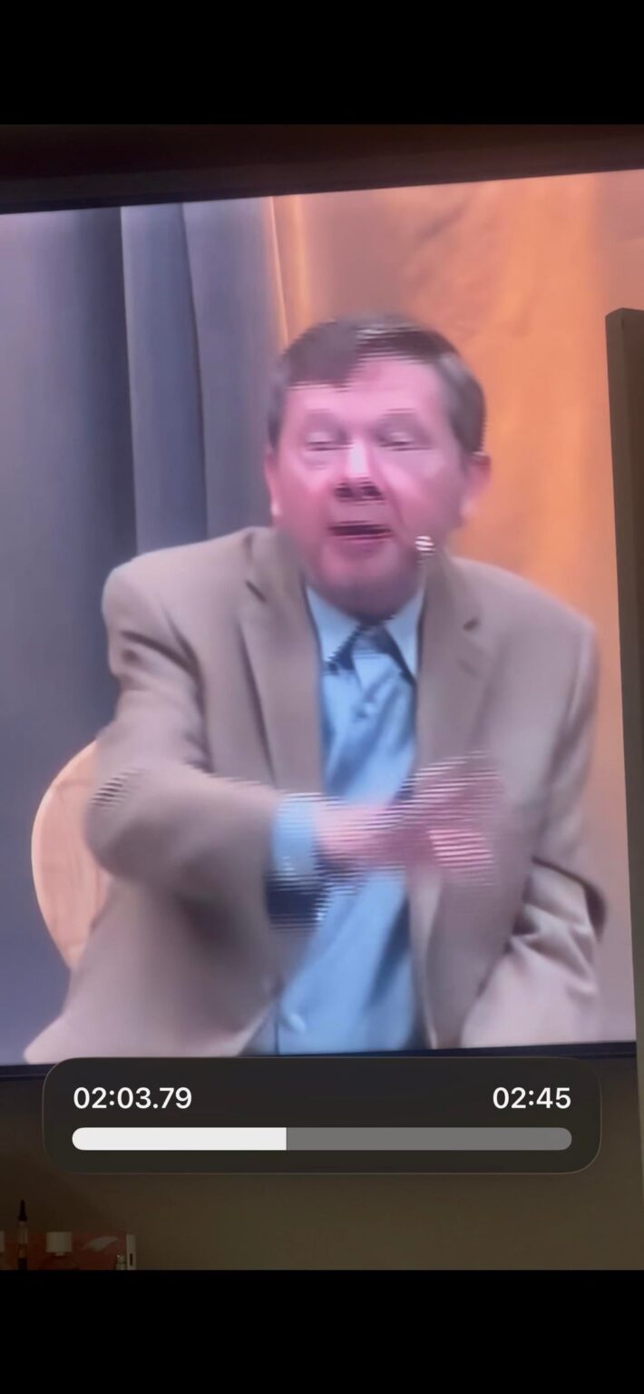 5d camouflage fail?👀 Link to full video is still up, with 2 camera angles 😭 someone explain it to me please 🙏