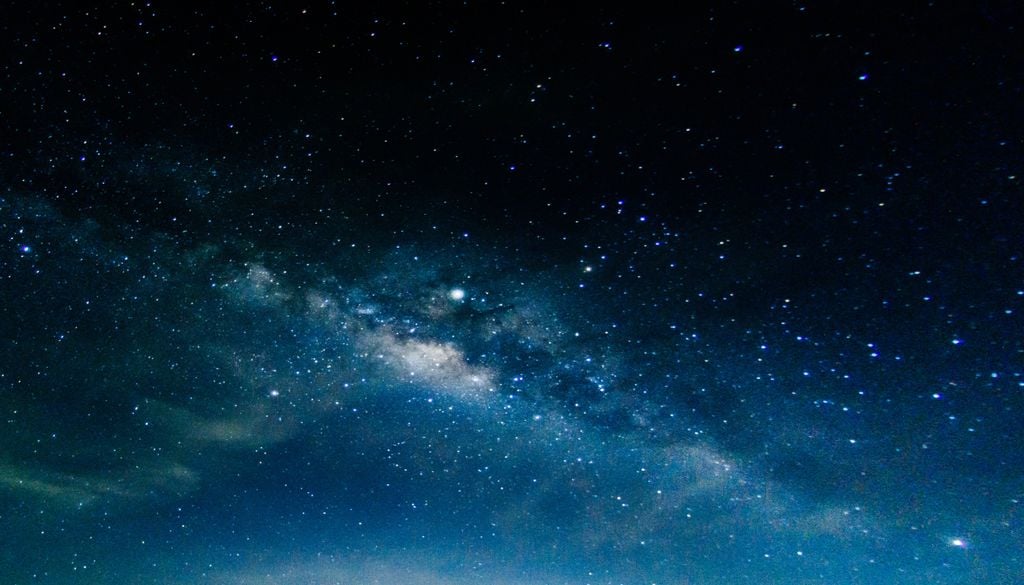 Stars that contain traces of elements heavier than helium (that is, that show "metallicity") preserve the chemical characteristics of the first stars.