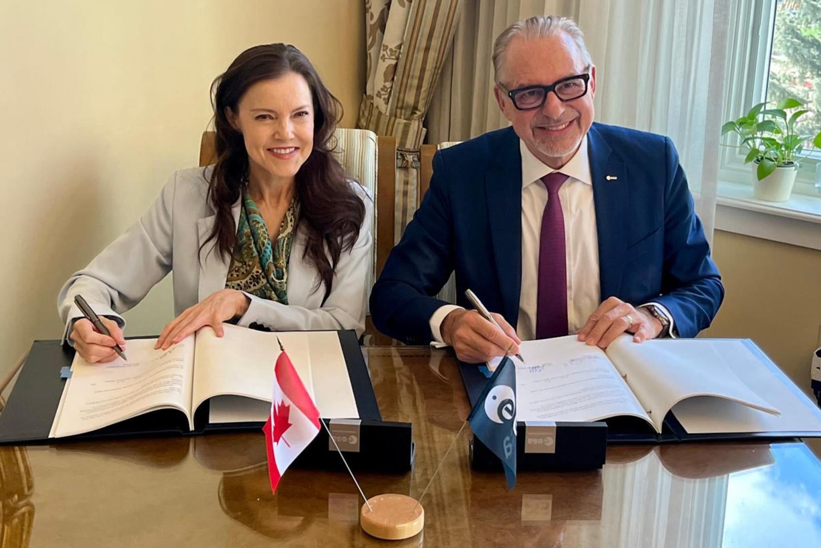 ESA Director General Josef Aschbacher and President of the Canadian Space Agency Lisa Campbell