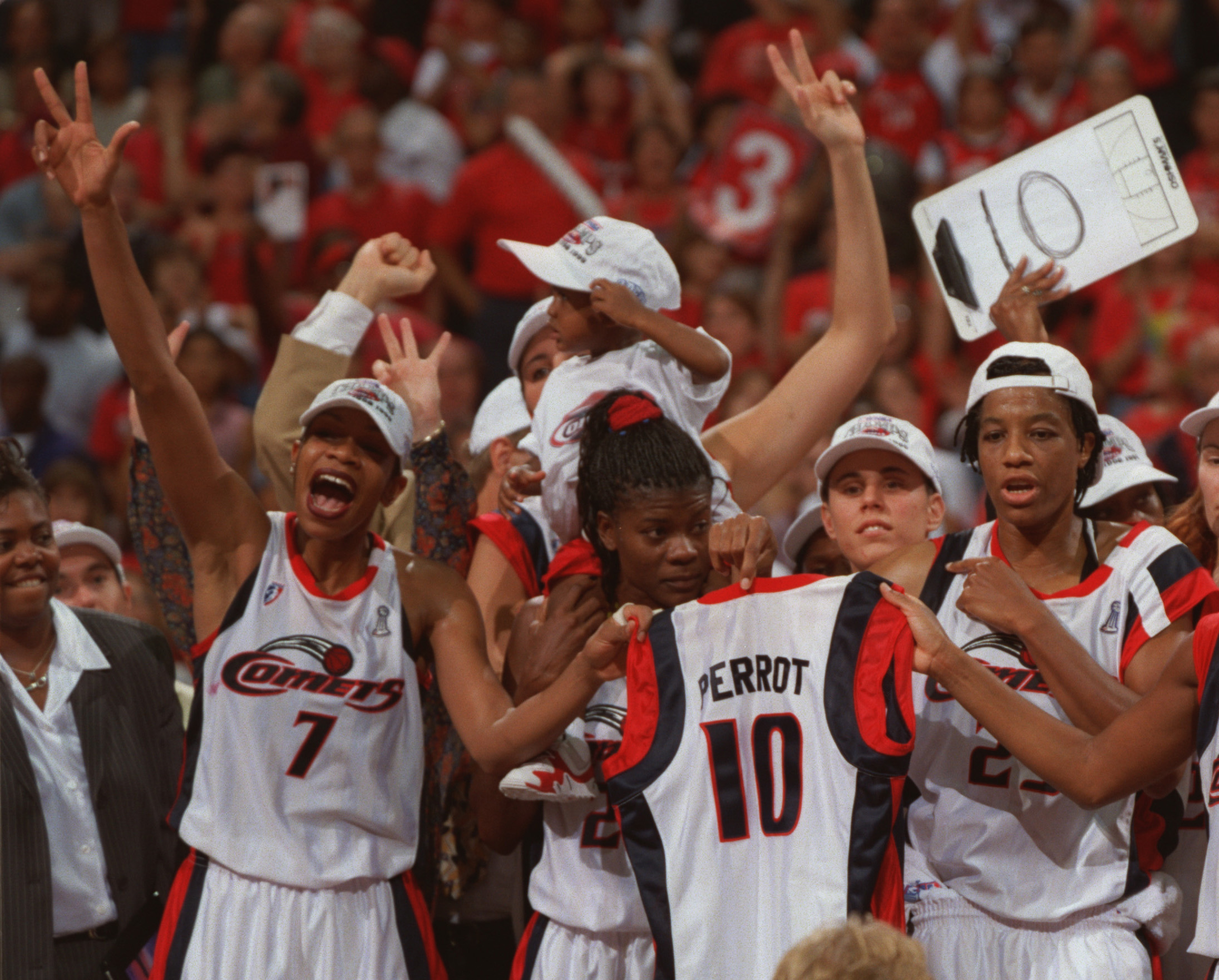 The Houston Comets honor the memory of Kim Perrot as they celebrate their third championship.