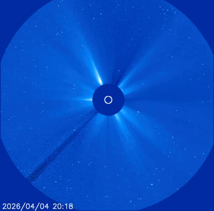 gif animation showing a bright white light streaking away from the sun around the 2 o clock mark - this is comet maps, or at least what remains of the shattered comet.