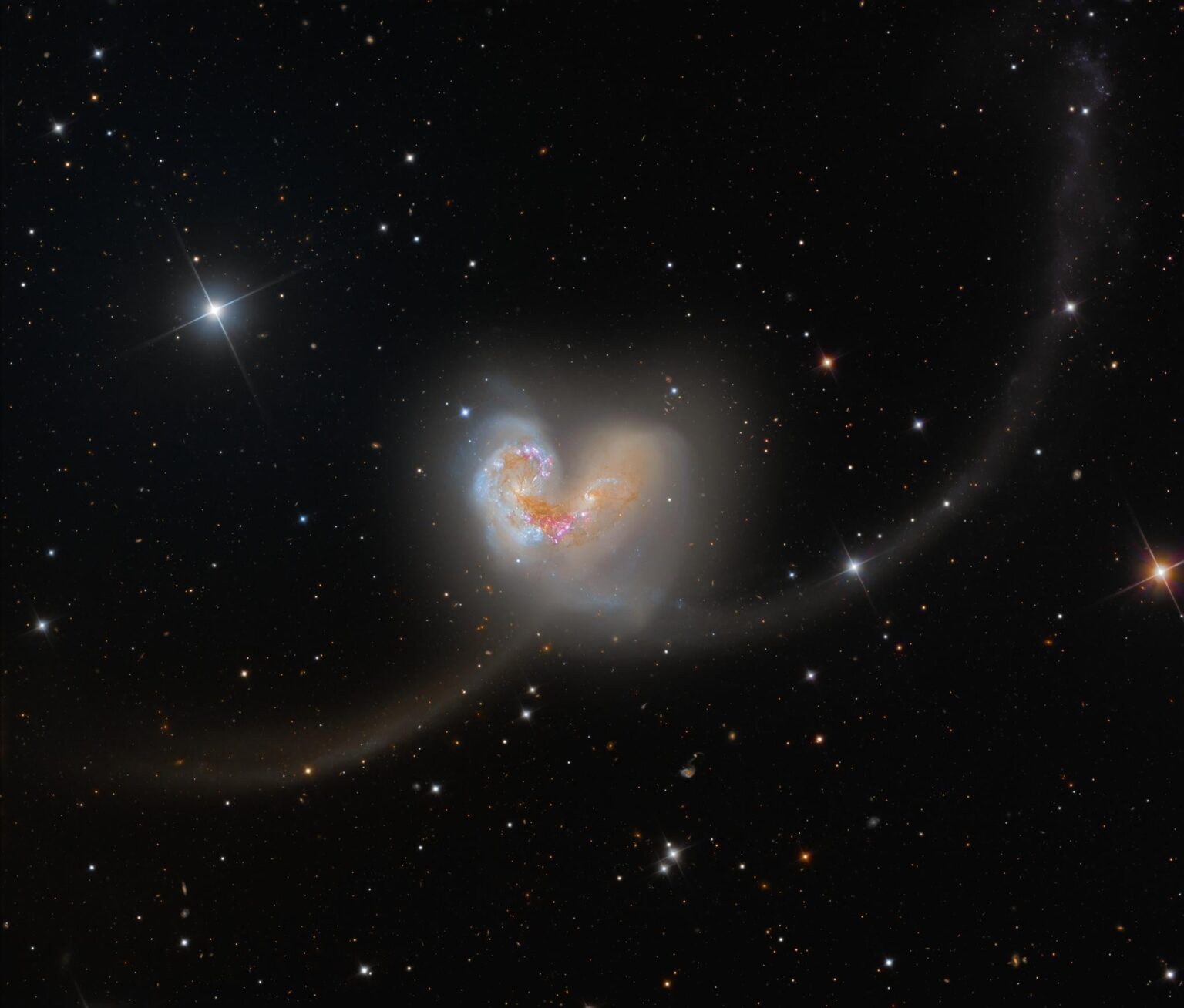 Two colliding galaxies form the Antennae