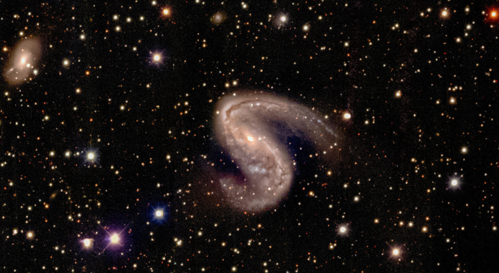 The spiral galaxy NGC2442. Thanks to the high resolution of KS4, we can confirm the asymmetrically curved spiral arm structure and the appearance of the interstellar gas dark band distribution. [Jang Seowon / Jeong Man-geun (Seoul National University)]