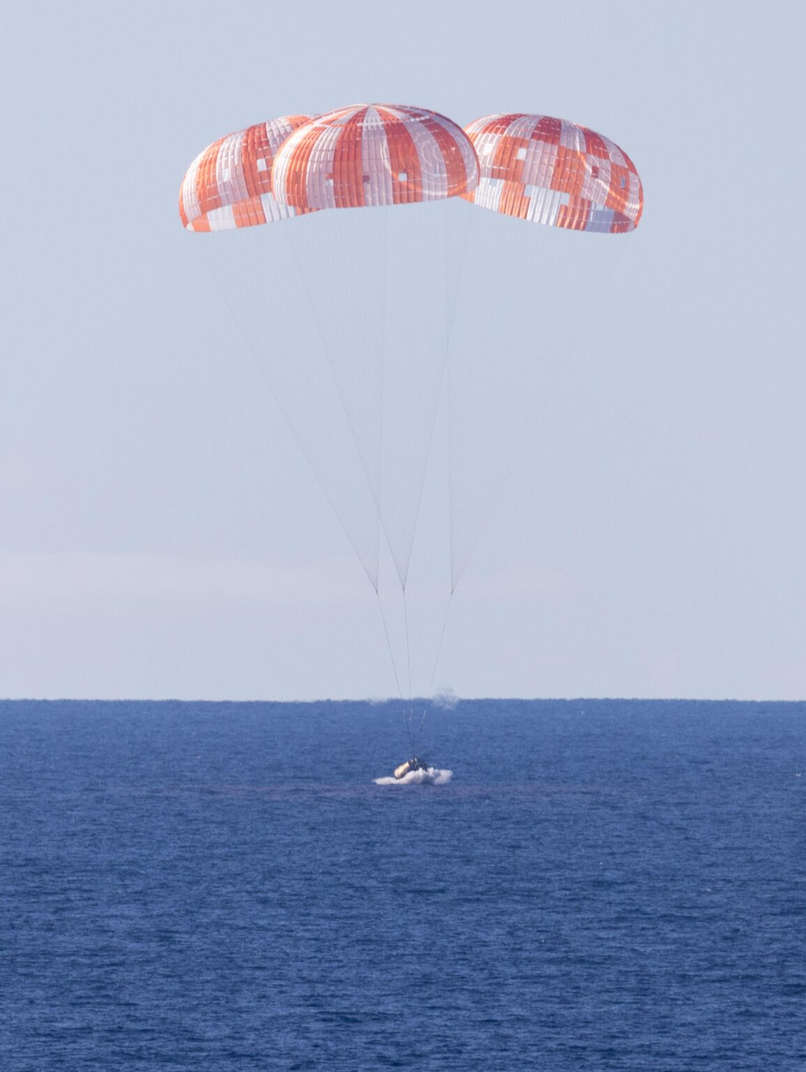 High-res splash down image from NASA