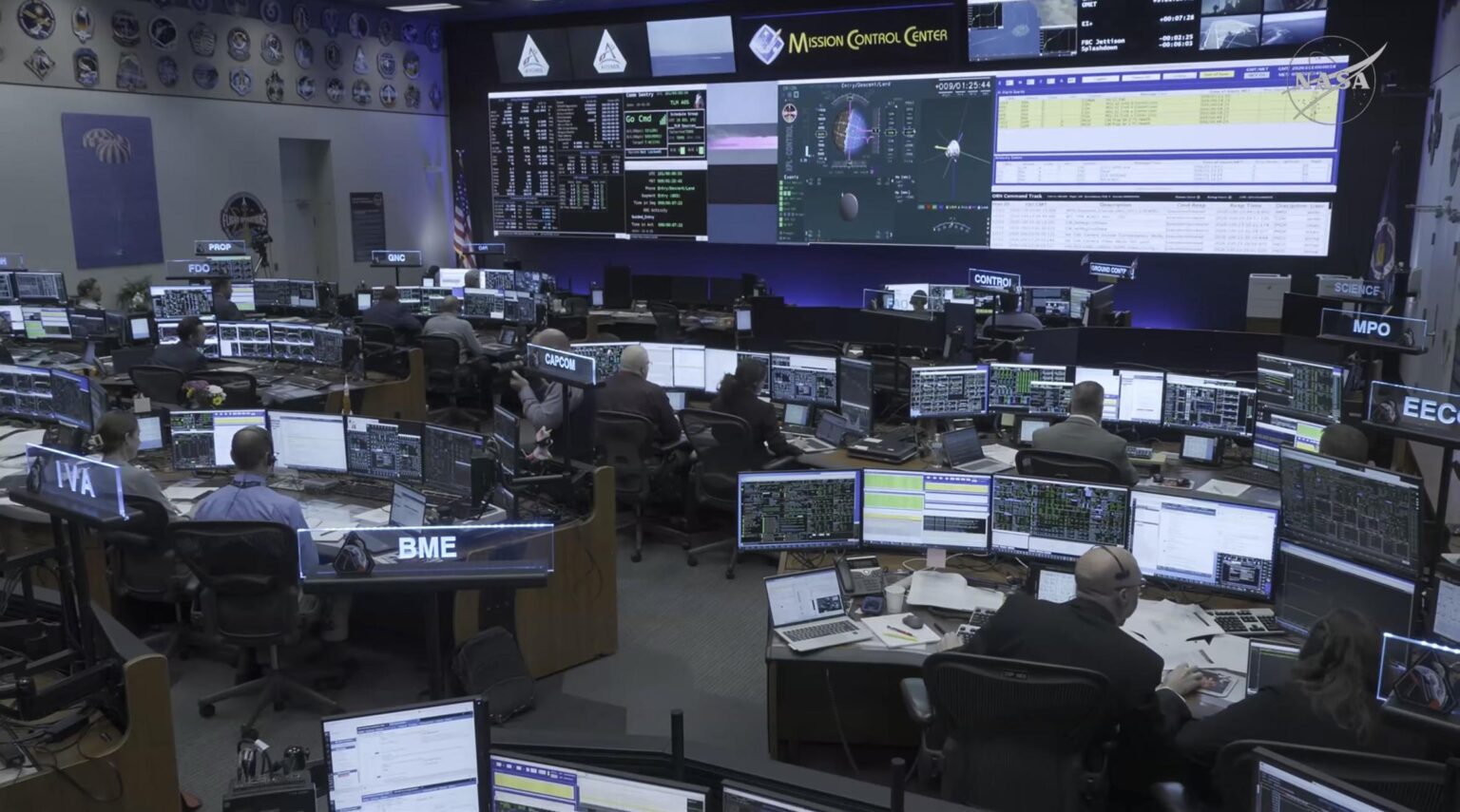 Artemis II re-establishes communications after a 6 minute blackout, withstanding 5000° F heat and Mach 33 velocity