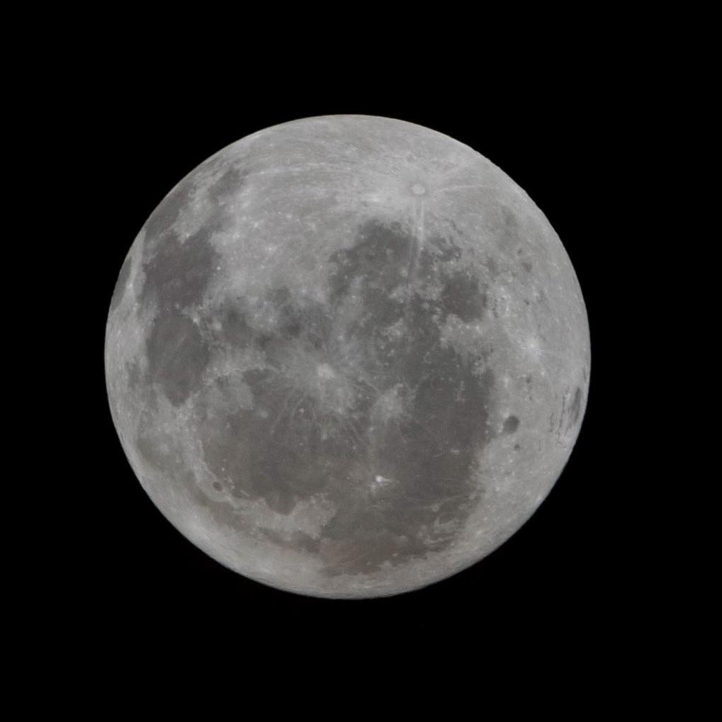 Artemis II started to see far side of the Moon