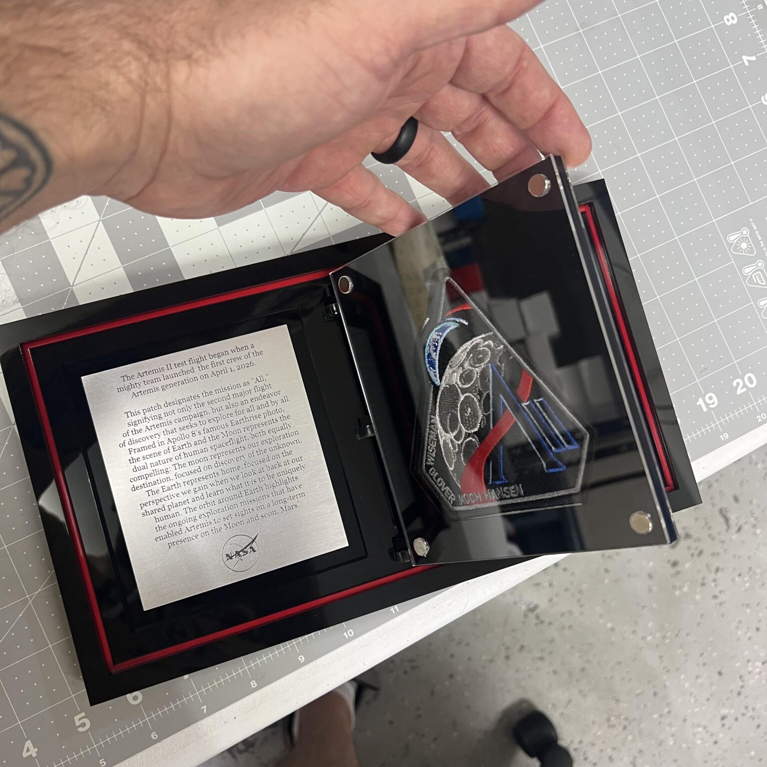 I made a display, that can flip, for the Artemis II patch.