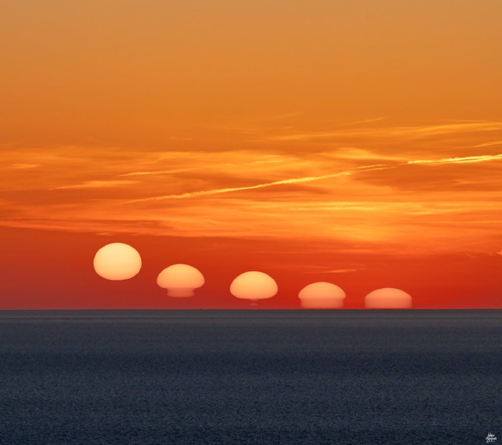 See Explanation.  Clicking on the picture will download
the highest resolution version available.