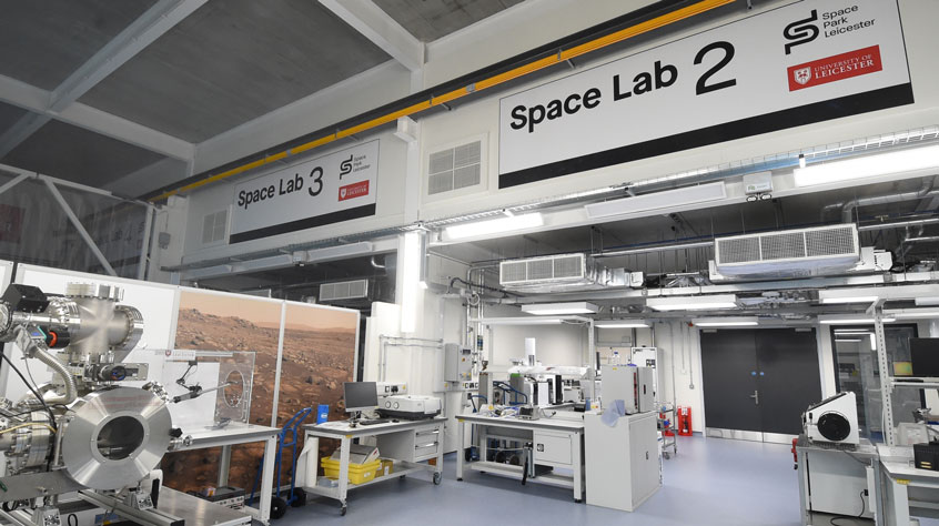 UK Develops Robotic Lab to Study Moon and Mars Rocks
