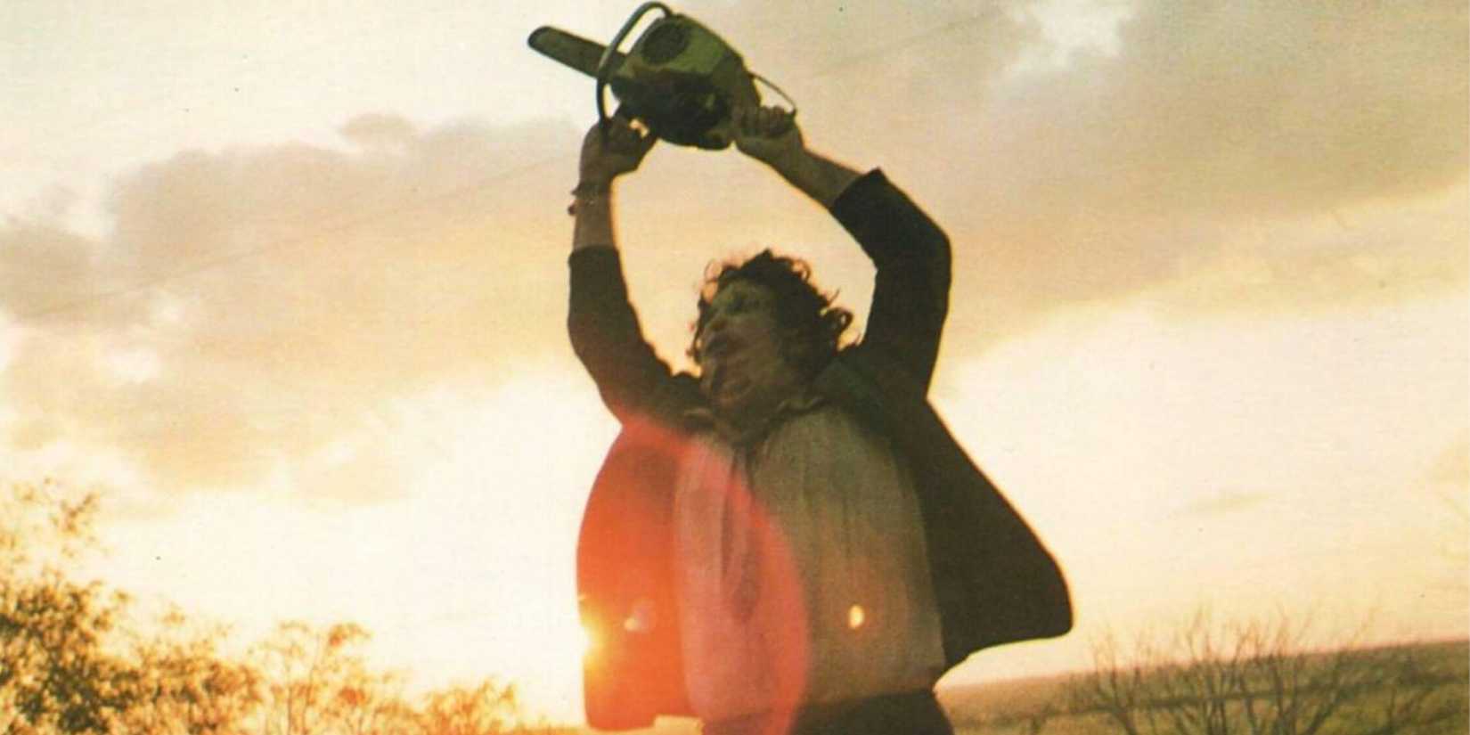 Leatherface holds a chainsaw in The Texas Chain Saw Massacre (1974).