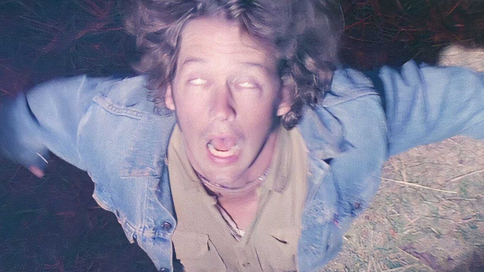 Travis (DB Sweeney) being abducted by aliens in fire in the sky