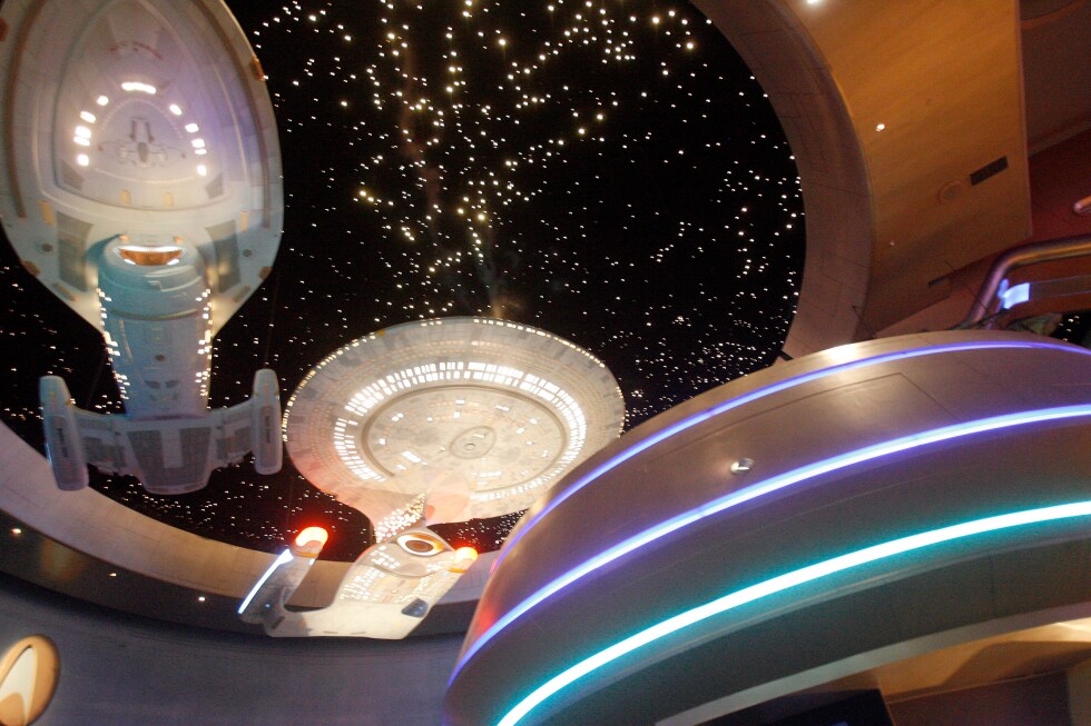 Hollywood crafts narrative on visitors from space Hollywood crafts narrative on visitors from space