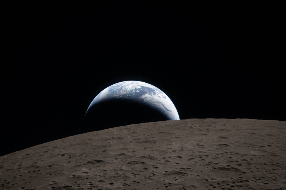 Artemis II's Earthset photo channels Apollo 8's Earthrise shot
