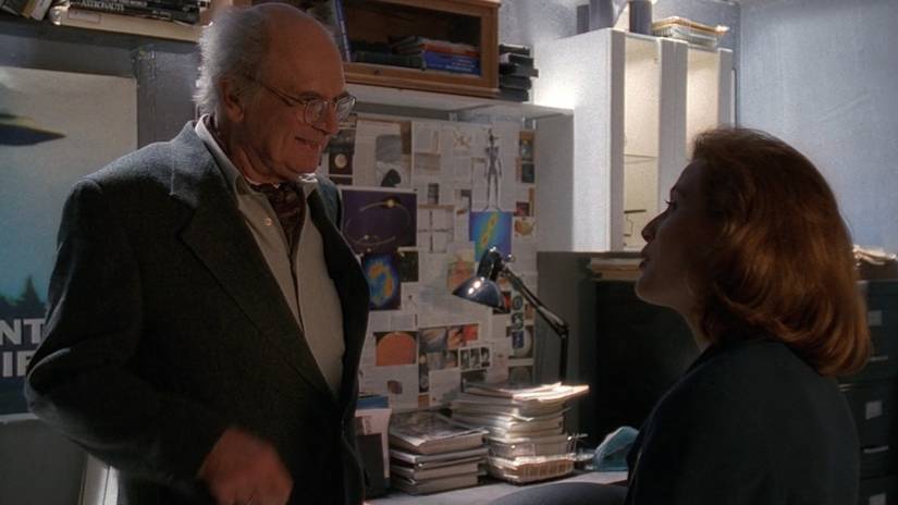 Agent Scully speaks with Jose Chung