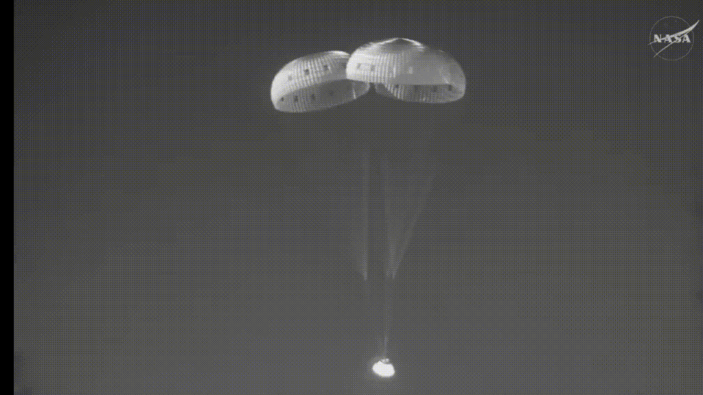 If you were wondering what those bright flames were seen in this infrared view - those are RCS puffs to bring the capsule in an optimal landing orientation to reduce impact loading during splashdown