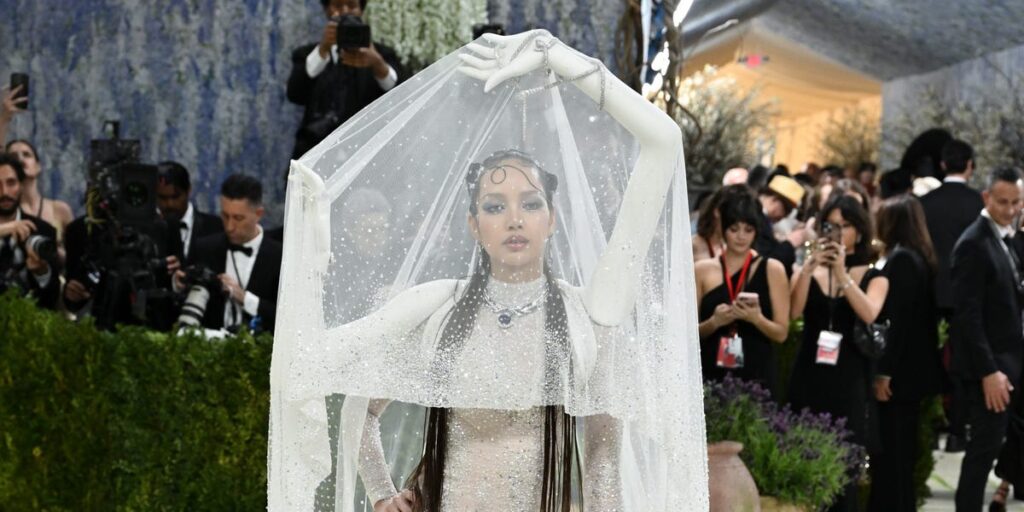 Lisa Looks Like a Gorgeous Alien in Futuristic Glam at the 2026 Met Gala
