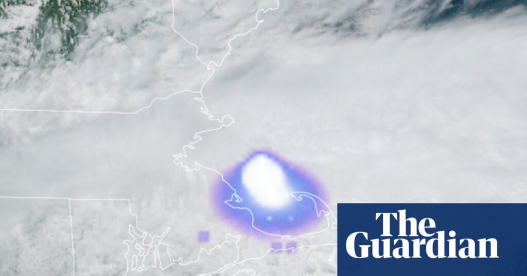 Meteor explodes over Massachusetts, setting off loud booms | Nasa Meteor explodes over Massachusetts, setting off loud booms