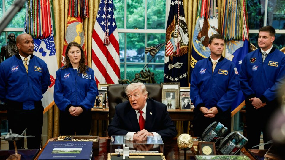 5 things to know for April 30: Astronauts honored, interest rates, Iran war, gun control, visa applicants