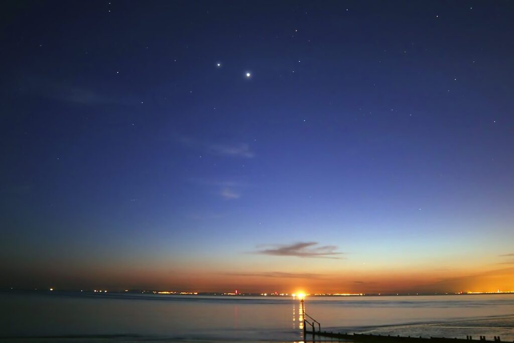 Venus and Jupiter are closing in one each other. Here’s how to capture spectacular images of their close encounter photograph venus jupiter conjunction