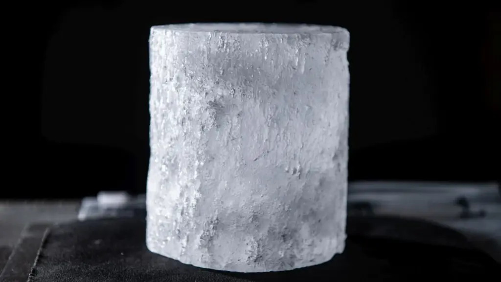 Antarctic ice preserves traces of an interstellar cloud Antarctic ice preserves traces of an interstellar cloud