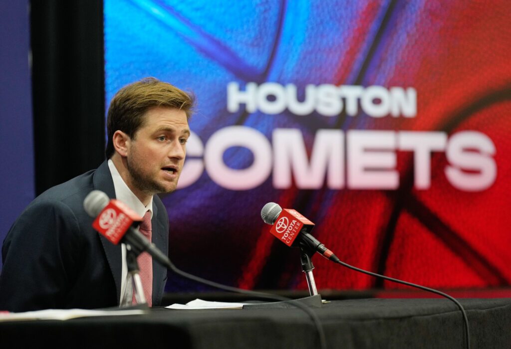 Will Sun’s Jennifer Rizzotti, Morgan Tuck go with Houston Comets? Will Sun's Jennifer Rizzotti, Morgan Tuck go with Houston Comets?