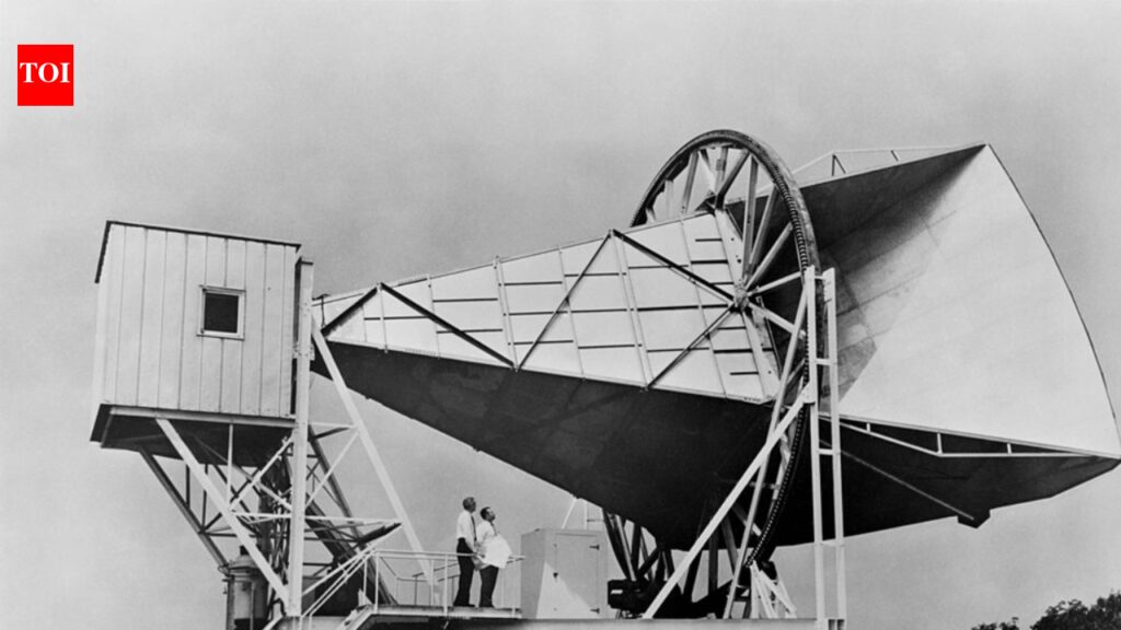 In 1964, two astronomers cleaned pigeon mess from an antenna and found the echo of the Big Bang | In 1964, two astronomers cleaned pigeon mess from an antenna and found the echo of the Big Bang