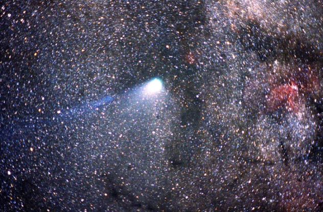 Comet Halley was photographed superposed in front of the disk of our Milky Way Galaxy in 1986 by the Kuiper Airborne Observatory. (Image: NASA)