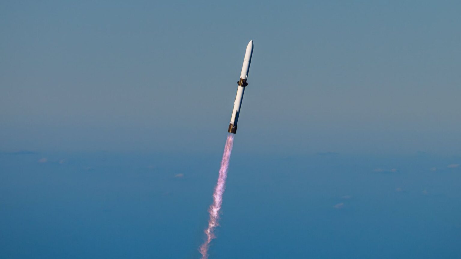 Blue Origin’s New Glenn rocket explodes in massive fireball during prelaunch test Blue Origin's New Glenn rocket explodes in massive fireball during prelaunch test