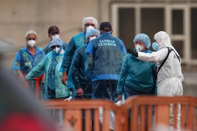 Passengers leave the hantavirus-stricken cruise ship