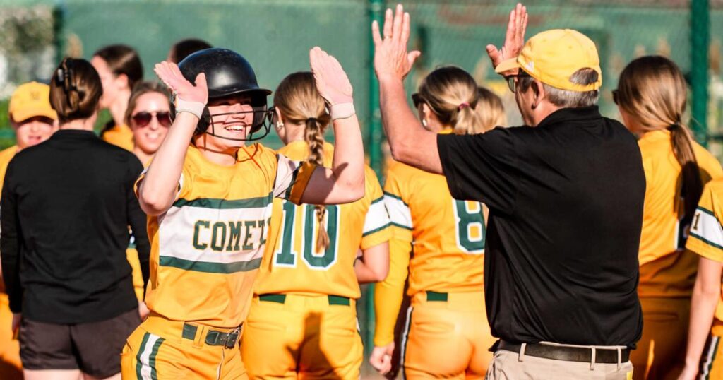 Walk-off bunt lifts Comets past Thunderbirds in instant classic