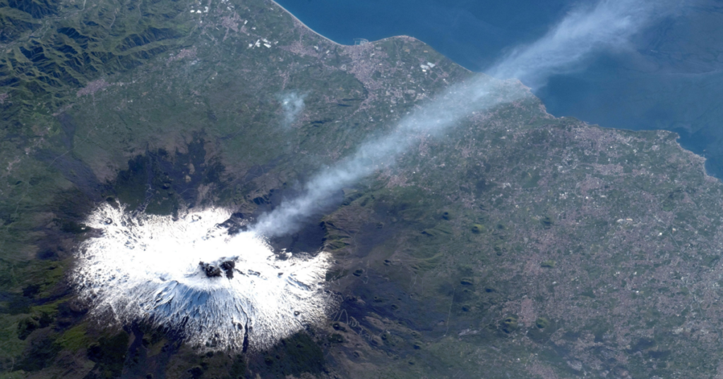 Mount Etna and Vesuvius caught erupting from space | National Mount Etna and Vesuvius caught erupting from space