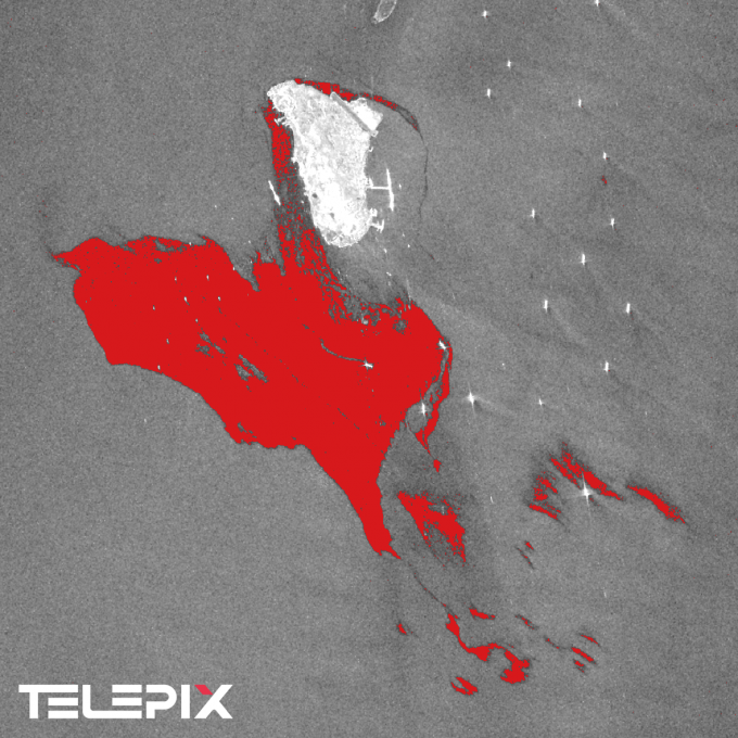 Detection result from a Synthetic Aperture Radar (SAR) image of an oil slick near Kharg Island, captured by the European Space Agency's (ESA) Sentinel-1 at 2:41 PM on May 6, 2026. The area with a reduced backscattering coefficient due to sea surface smoothing by the oil slick is marked in red, southwest of Kharg Island. This image, taken about 7 hours after the optical image, confirms the oil slick's movement in a southeastern direction. Courtesy of TelePIX.
