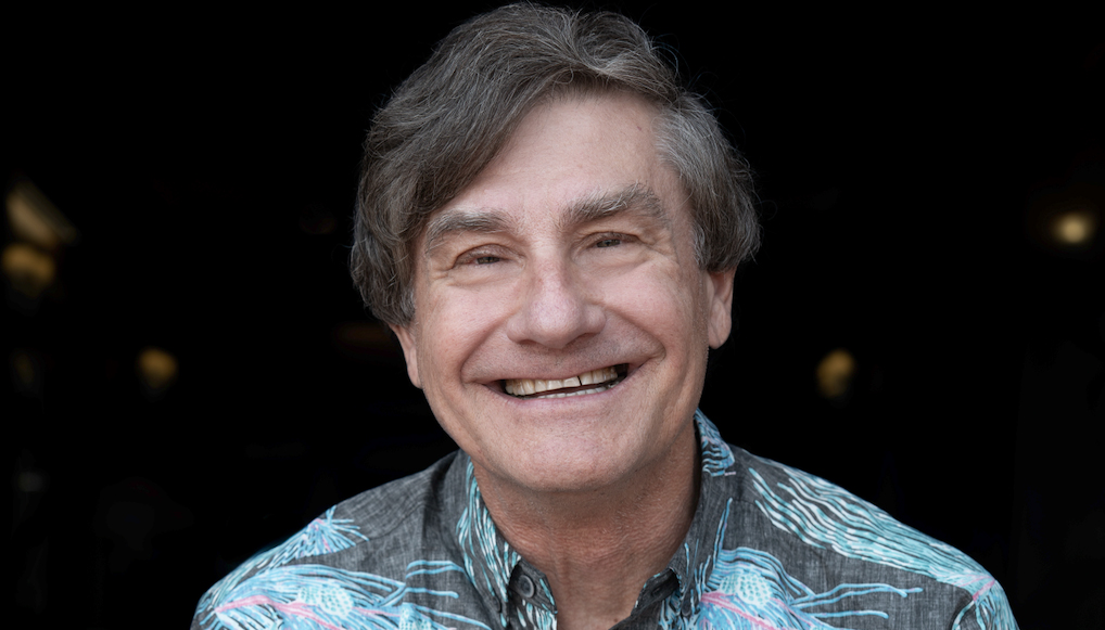 Astrophysicist Alex Filippenko awarded Gruber Cosmology Prize for work on supernovae a smiling man in a Hawaiian shirt