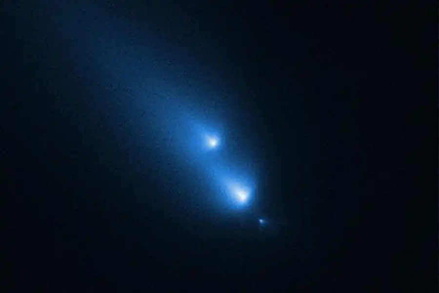 Comet Break-Up Caught In Action Comet Break-Up Caught In Action