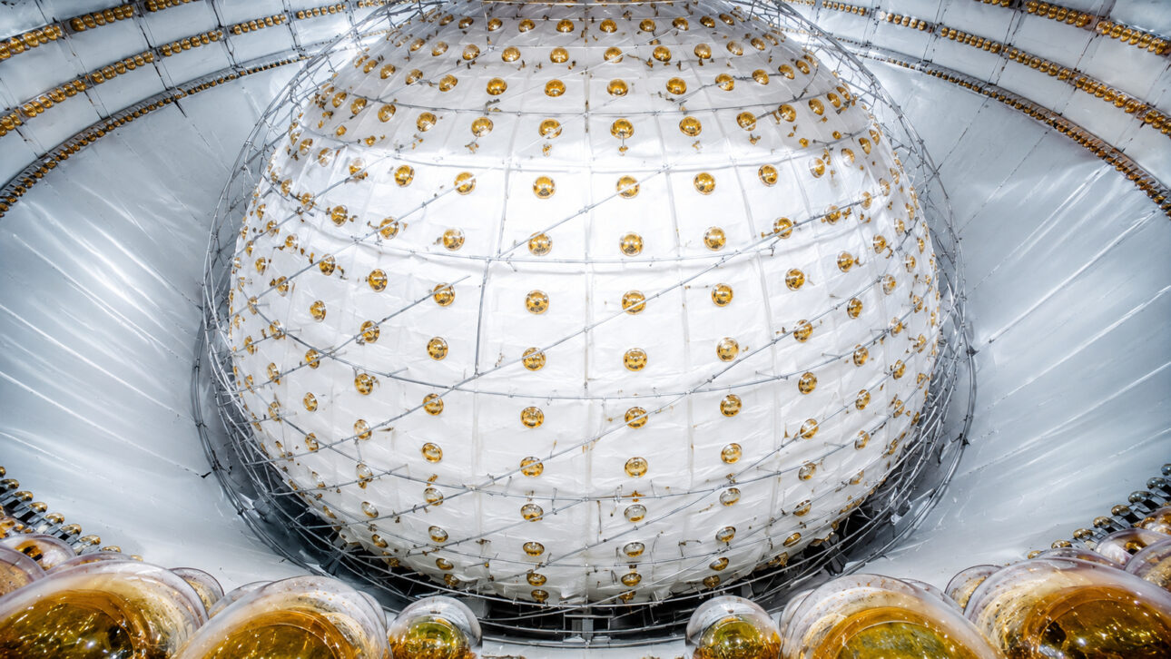 20,000 tons of light-sensitive liquid were buried 700 meters below China, and JUNO aims to capture ghost particles from nuclear reactors to solve one of the greatest questions of modern physics