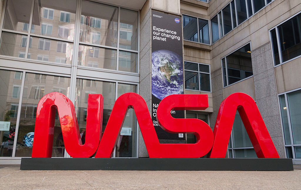 To achieve major goals, NASA seeks to streamline its organization To achieve major goals, NASA seeks to streamline its organization