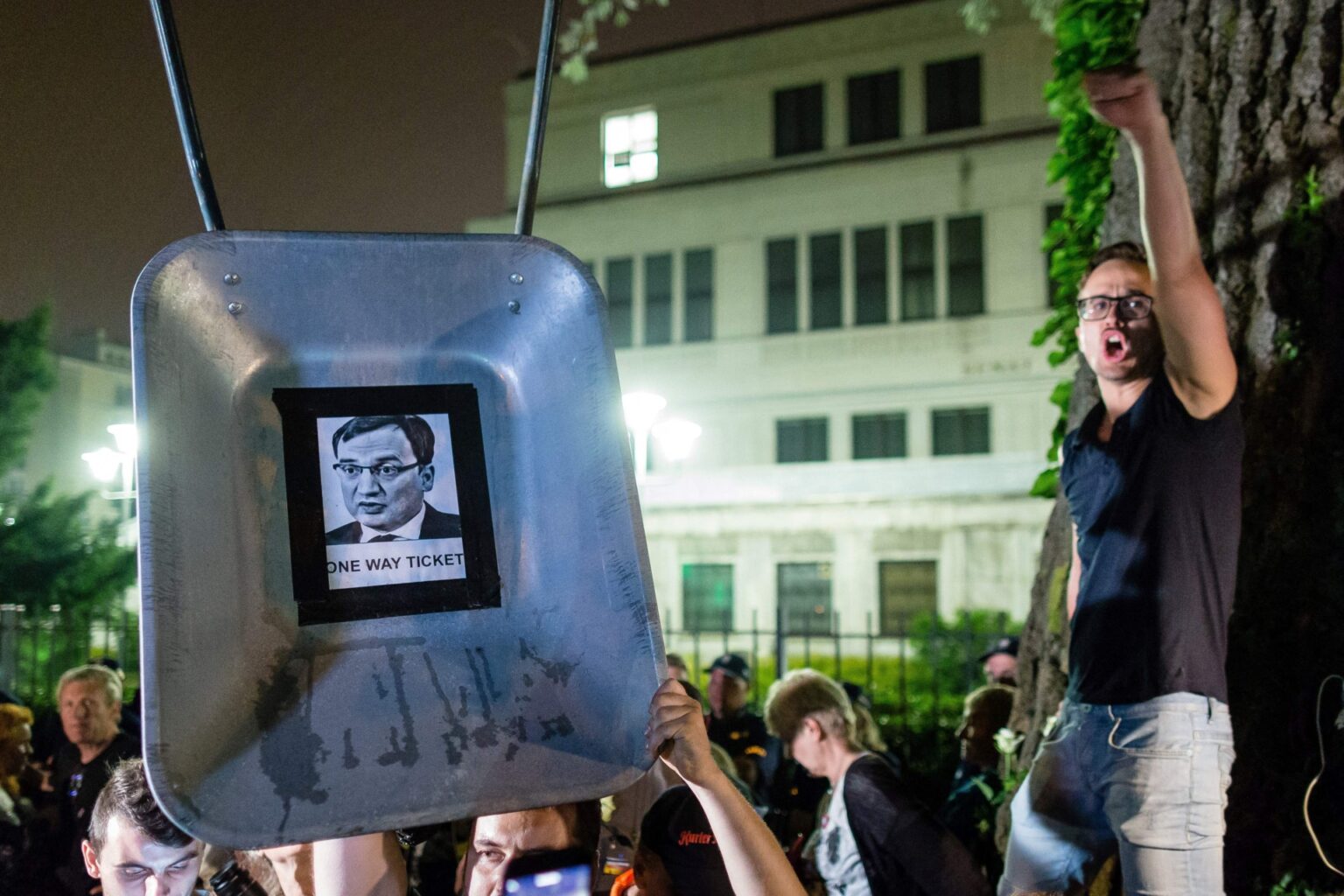 Why Is the U.S. Welcoming Corrupt Foreign Officials?