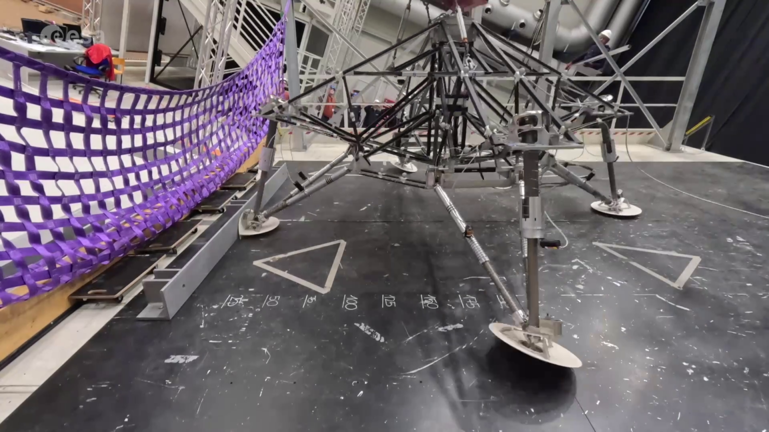 ESA – Landing sideways – Space ESA - Landing sideways - Space