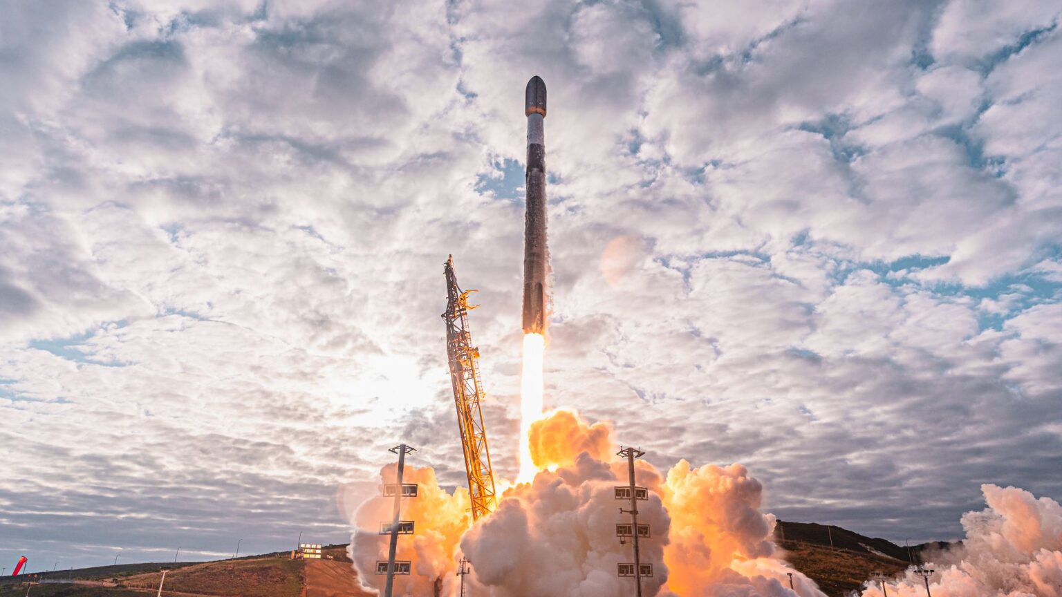 SpaceX launching 45 satellites to orbit early May 3: Watch it live