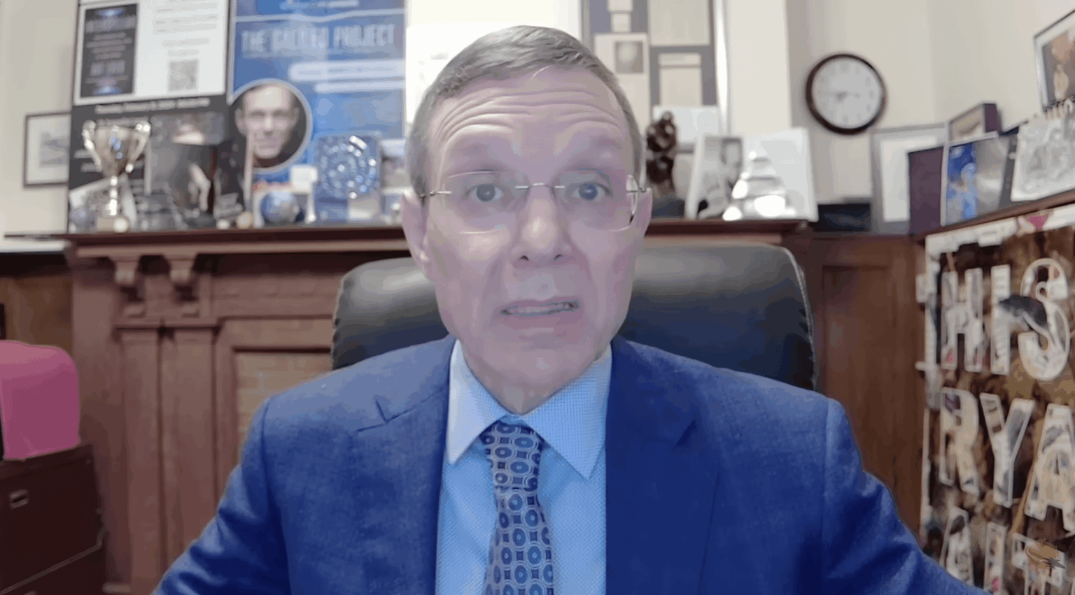 Not Top of the Food Chain: Harvard Professor Warns Aliens Are ‘More Accomplished’ Than Humans