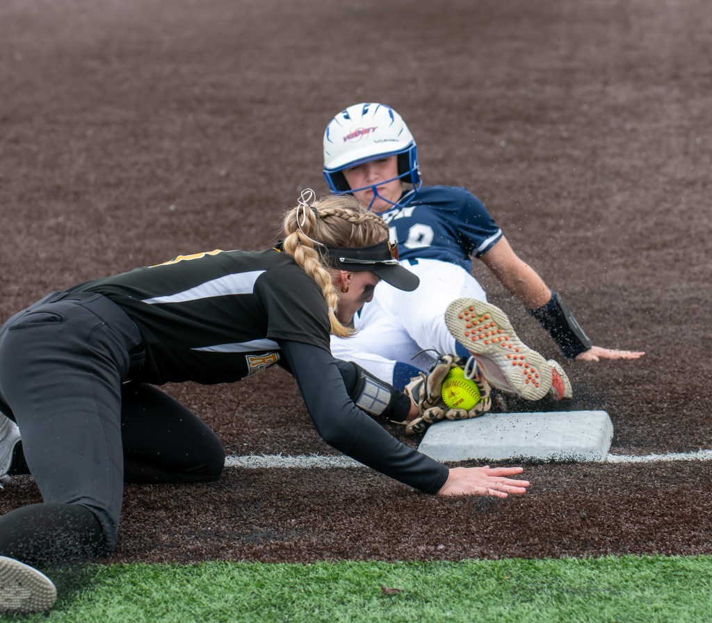 Riverside vs. Solon softball: Focused Beavers run-rule Comets for D-II district title – News-Herald Riverside vs. Solon softball: Focused Beavers run-rule Comets for D-II district title – News-Herald
