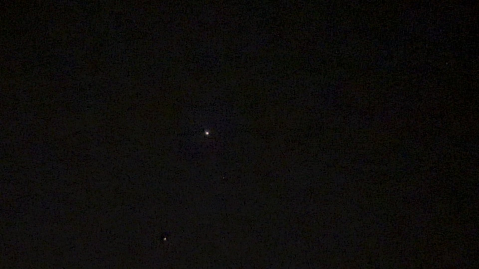 Strange light in Chandler, AZ about 15 mins ago…