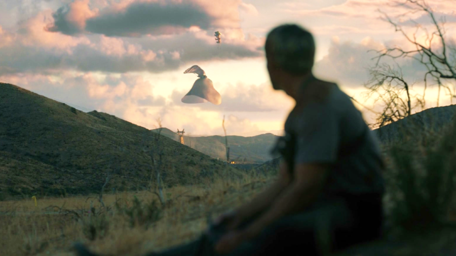 UFOs Are Hiding In Plain Sight In Netflix’s Jaw-Dropping Sci-Fi Thriller UFOs Are Hiding In Plain Sight In Netflix’s Jaw-Dropping Sci-Fi Thriller