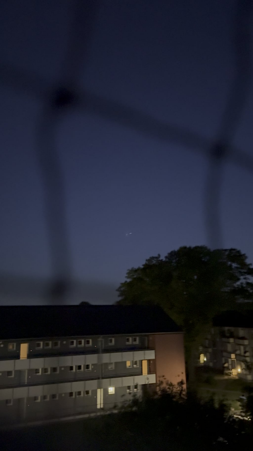 Unknown Craft spotted over Germany; 20 minutes ago