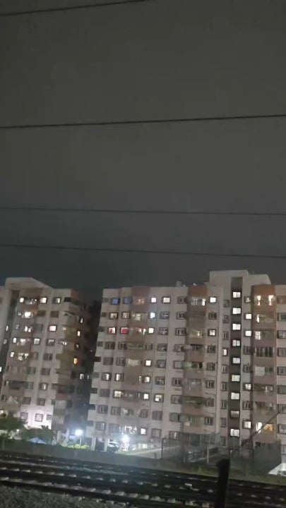 What is this light/object in the sky tracing an infinity (∞) shape?