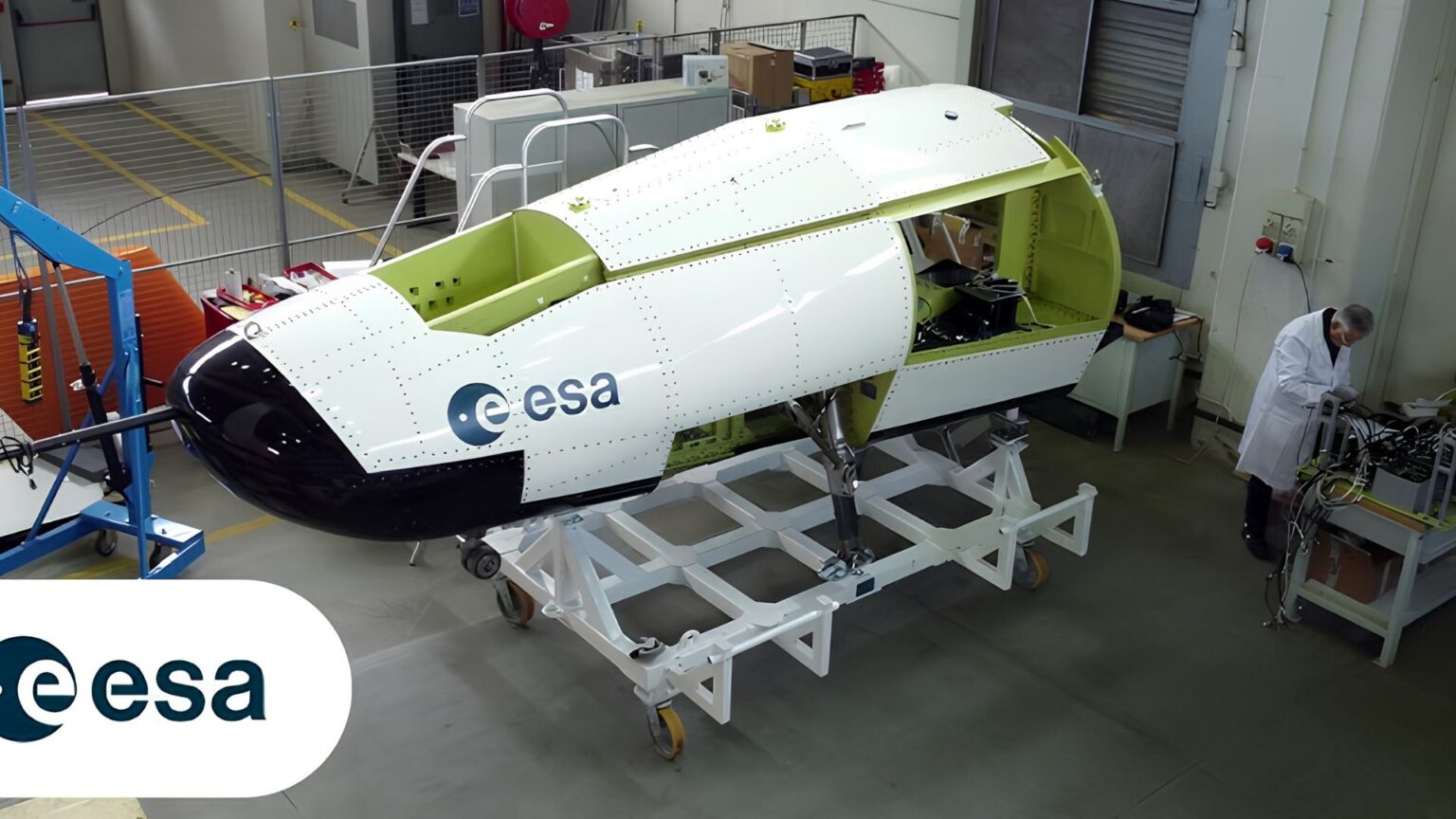 ESA is preparing the Space Rider, a reusable orbital laboratory that carries 800 kg in 1,200 liters of payload, spends over two months in low orbit, and returns to Earth gliding like a European spacecraft designed to fly, land, and be reused.