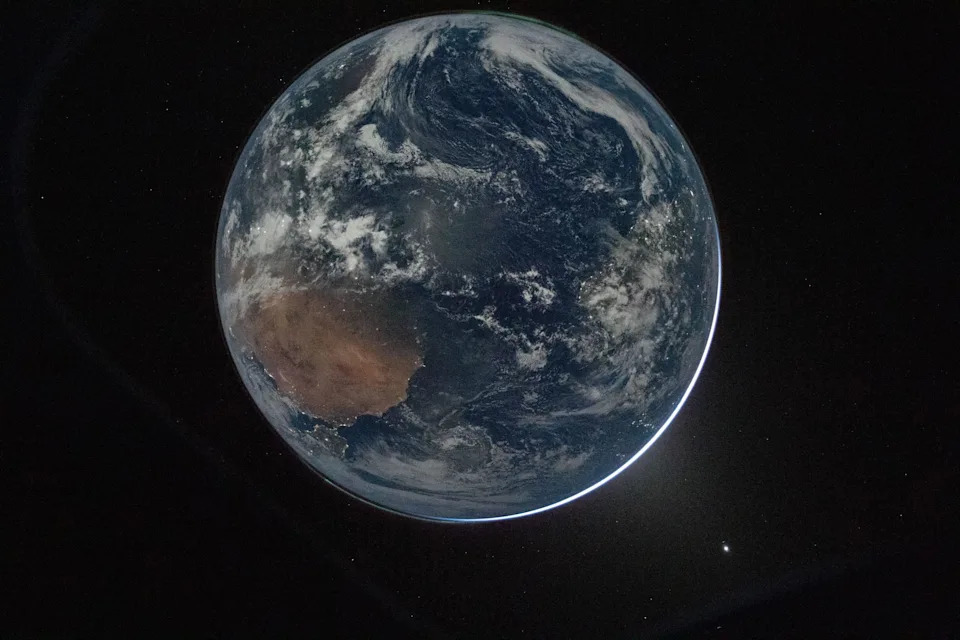 Images from Artemis II mission.